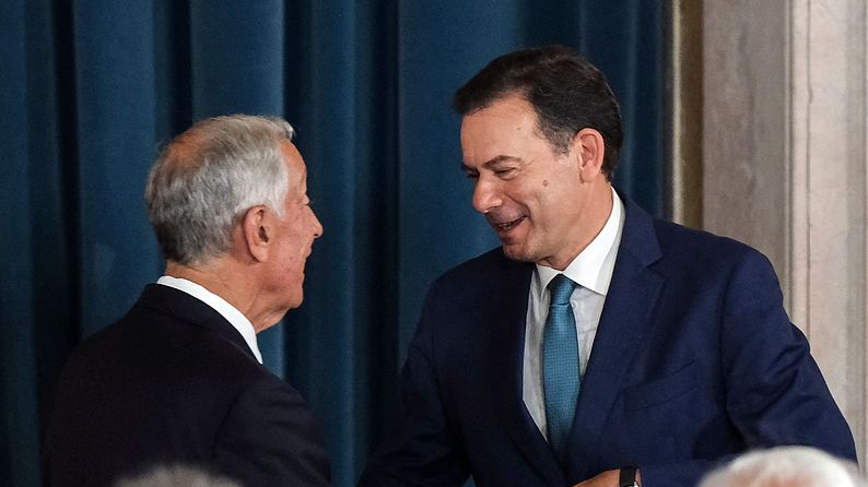 Montenegro tuyên chiến với quan liêu khi trở thành Thủ tướng mới của Bồ Đào Nha Montenegro tuyên chiến với quan liêu khi trở thành Thủ tướng mới của Bồ Đào Nha
