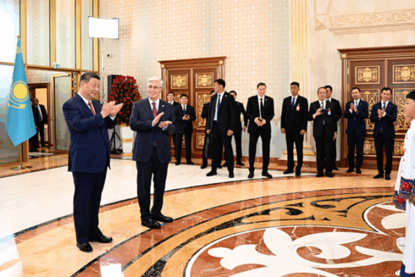 Tập Cận Bình và Tokayev Thưởng Thức Buổi Biểu Diễn Ấm Áp Tại Astana Tập Cận Bình và Tokayev Thưởng Thức Buổi Biểu Diễn Ấm Áp Tại Astana video poster