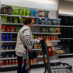 I6W8M86A3P2SNXFP58R6 - Thế Giới Trong Tầm Tay Sách Bé Màu Be của Fed: Kinh tế Mỹ giảm tốc giữa sự bất định về thuế