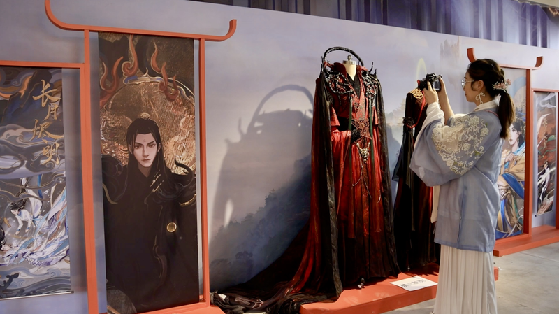 IDGHXXZPUN8JLE6B9VH6 - Thế Giới Trong Tầm Tay Giải mã CPOP: Hé lộ phép màu sáng tạo của các biểu tượng Pop video poster