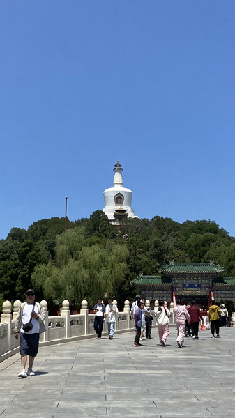 Khám phá sự quyến rũ vượt thời gian của Công viên Beihai Khám phá sự quyến rũ vượt thời gian của Công viên Beihai video poster