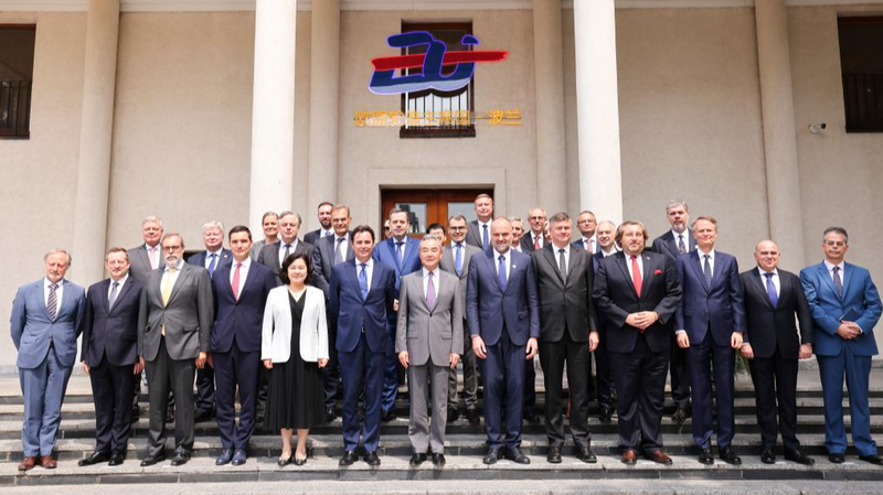 Wang Yi đưa ra chương trình nghị sự 3 điểm để tăng cường quan hệ Trung Quốc-EU Wang Yi đưa ra chương trình nghị sự 3 điểm để tăng cường quan hệ Trung Quốc-EU