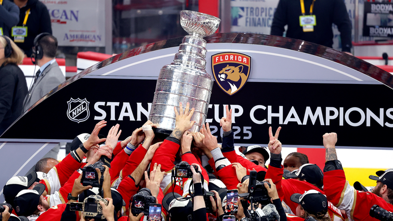 Panthers lặp lại chức vô địch Stanley Cup với chiến thắng lịch sử Panthers lặp lại chức vô địch Stanley Cup với chiến thắng lịch sử