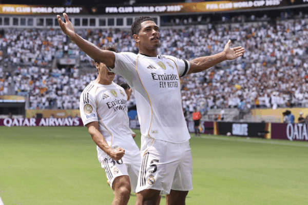 Real Madrid 10 người thắng Pachuca; Juventus và City đi tiếp Real Madrid 10 người thắng Pachuca; Juventus và City đi tiếp
