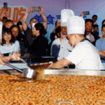 OYJSC8VKQZWY85C67S69 - Thế Giới Trong Tầm Tay Nồi lẩu khổng lồ làm tâm điểm tại lễ hội ẩm thực Hubei