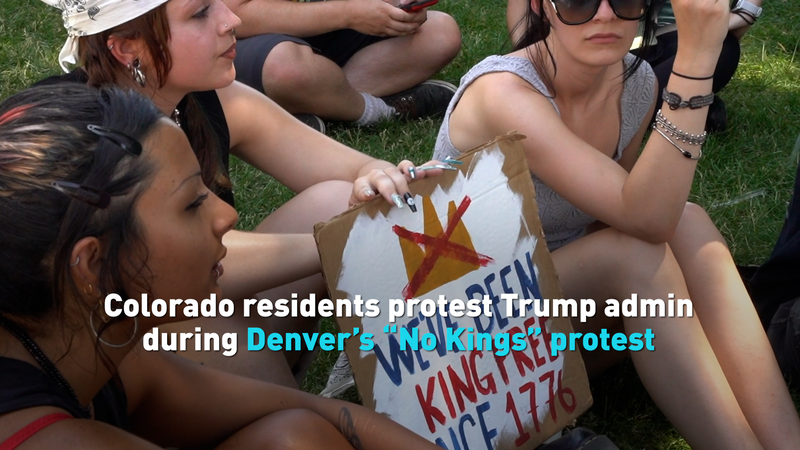 Cuộc tuần hành ‘Không có Vua’ ở Denver Thách thức Chính sách của Trump Cuộc tuần hành 'Không có Vua' ở Denver Thách thức Chính sách của Trump video poster