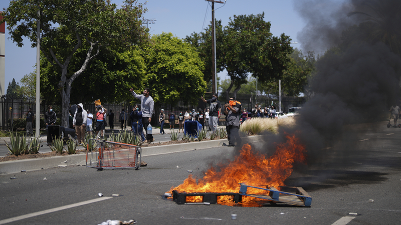 PUX7JHF2T55ATQGNZJ6P - Thế Giới Trong Tầm Tay California tuyên bố việc điều động Vệ binh Quốc gia vi phạm chủ quyền tiểu bang