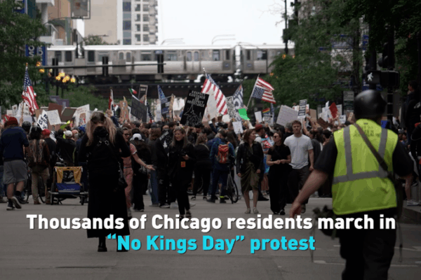 Cuộc biểu tình ‘Ngày Không Vua’ ở Chicago: Hàng ngàn người tuần hành chống Tổng thống Mỹ Trump Cuộc biểu tình 'Ngày Không Vua' ở Chicago: Hàng ngàn người tuần hành chống Tổng thống Mỹ Trump video poster