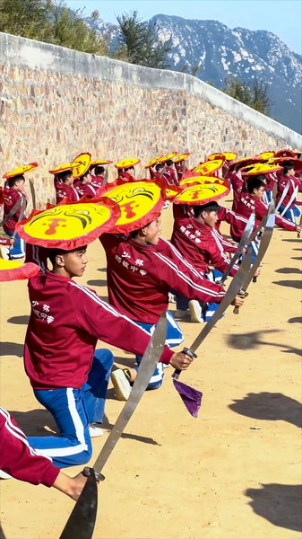 Đào tạo Võ thuật Trao quyền cho Thanh thiếu niên ở Đăng Phong Đào tạo Võ thuật Trao quyền cho Thanh thiếu niên ở Đăng Phong video poster