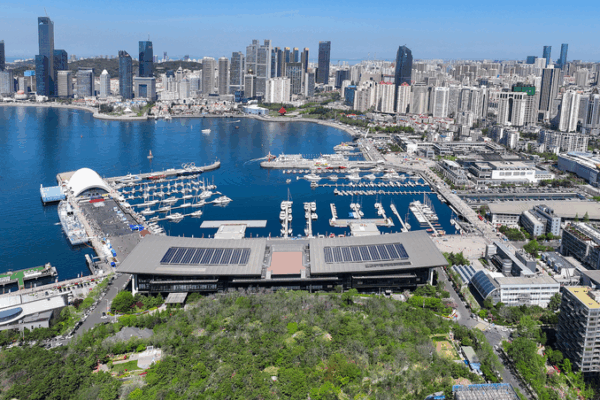 Trung tâm Thuyền buồm Qingdao: Kỳ quan hiện đại trên đất liền Trung Quốc Trung tâm Thuyền buồm Qingdao: Kỳ quan hiện đại trên đất liền Trung Quốc video poster