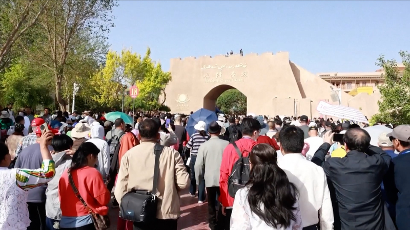 Xinjiang Tỏa Sáng: Khám Phá Phép Thuật Con Đường Tơ Lụa Trong Xu Hướng Du Lịch Trung Quốc Xinjiang Tỏa Sáng: Khám Phá Phép Thuật Con Đường Tơ Lụa Trong Xu Hướng Du Lịch Trung Quốc video poster