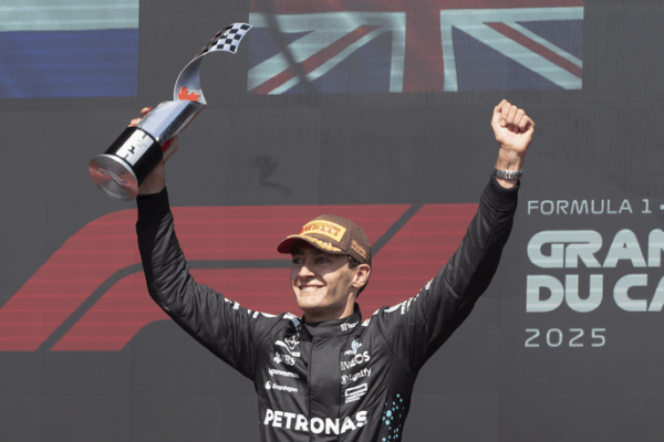 Russell giành chiến thắng tại GP Canada giữa kịch tính va chạm của McLaren Russell giành chiến thắng tại GP Canada giữa kịch tính va chạm của McLaren