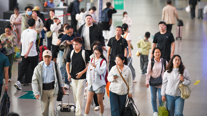 UJSLB4W2CVU9JBTVK22M - Thế Giới Trong Tầm Tay Lễ hội Thuyền Rồng ghi nhận 657 triệu chuyến đi trên đất liền Trung Quốc