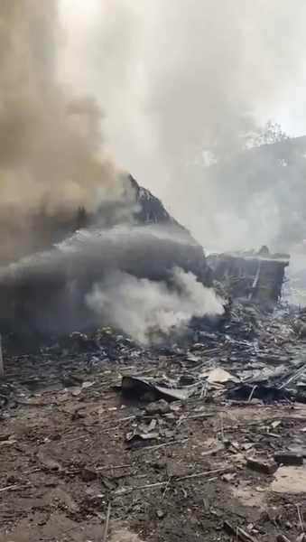 Tai nạn thương tâm của Air India tại Ahmedabad: 242 người thiệt mạng video poster