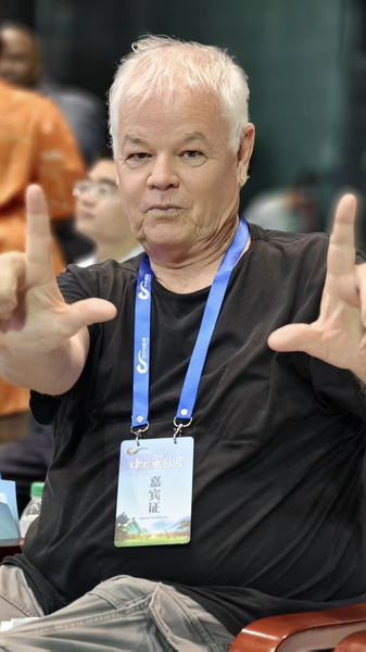 Darrell Roodt tiết lộ tầm nhìn về điện ảnh Trung Quốc-Châu Phi video poster