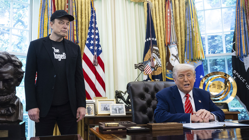 Musk xin lỗi vì tranh cãi với Trump Musk xin lỗi vì tranh cãi với Trump