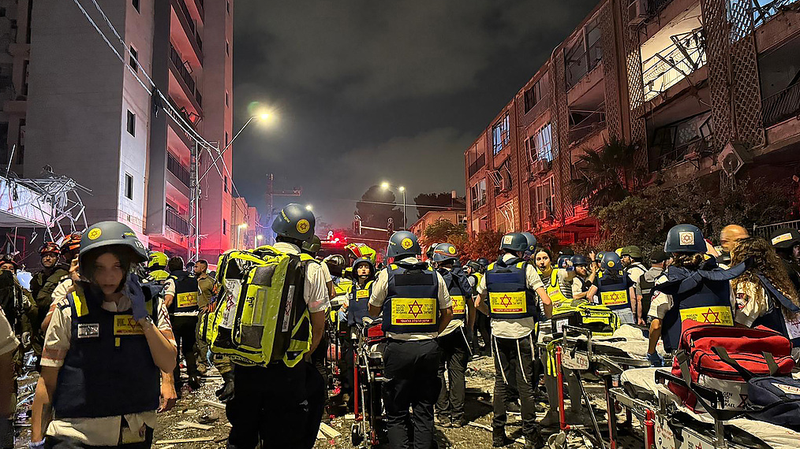 Đại sứ quán Trung Quốc kêu gọi công dân rời khỏi Israel giữa đợt tấn công lớn