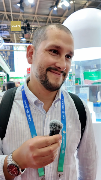 2BTW74G3SXJZ0FT2H24M - Thế Giới Trong Tầm Tay Các chuyên gia toàn cầu tìm kiếm thị trường Trung Quốc tại Triển lãm Chuỗi cung ứng video poster