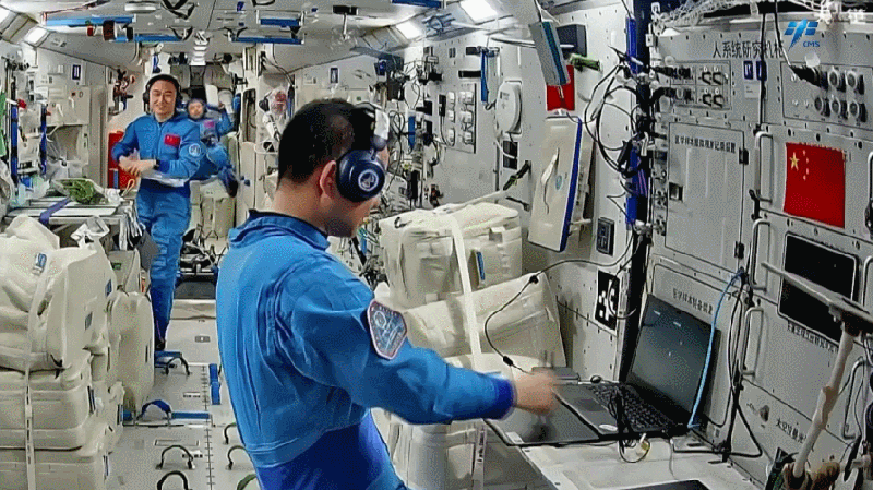 2PU8MAUXKD752E4P74SP - Thế Giới Trong Tầm Tay Một tuần thí nghiệm không gian xuất sắc của phi hành đoàn Thần Châu-20