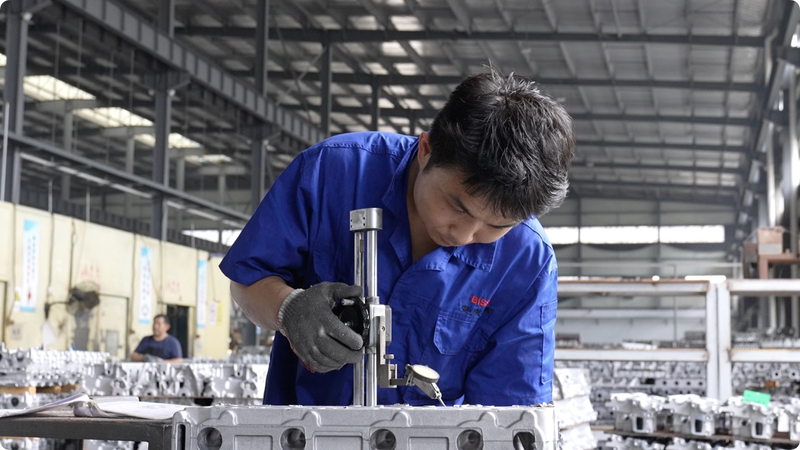 Kỷ niệm những Người Lao động đằng sau sự Bùng nổ Sản xuất của Trung Quốc Kỷ niệm những Người Lao động đằng sau sự Bùng nổ Sản xuất của Trung Quốc