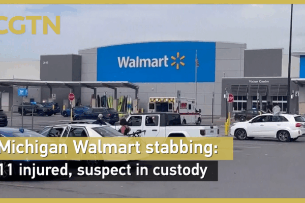 Đâm chém tại Walmart Michigan: 11 người bị thương, nghi phạm bị bắt giữ Đâm chém tại Walmart Michigan: 11 người bị thương, nghi phạm bị bắt giữ video poster
