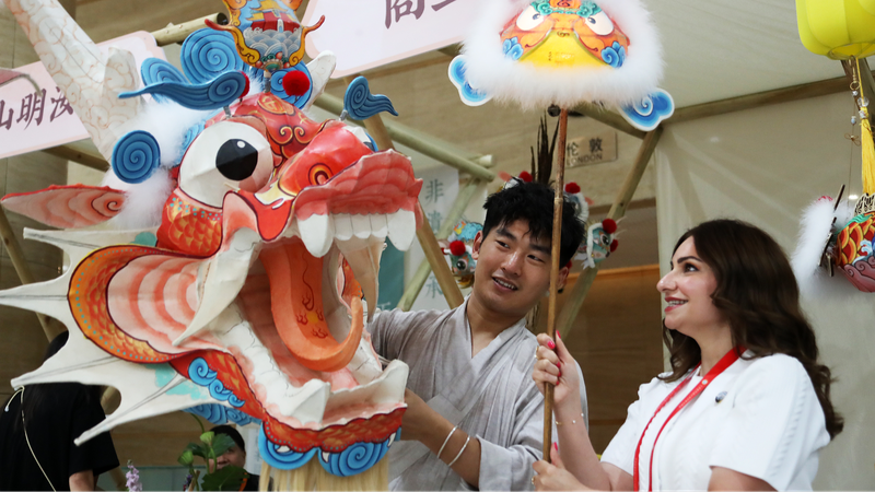 6HUAYGOI6GBIZZEB2B76 - Thế Giới Trong Tầm Tay Văn hóa Hà Nam Tỏa sáng tại Triển lãm Hội nghị Thượng đỉnh SCO
