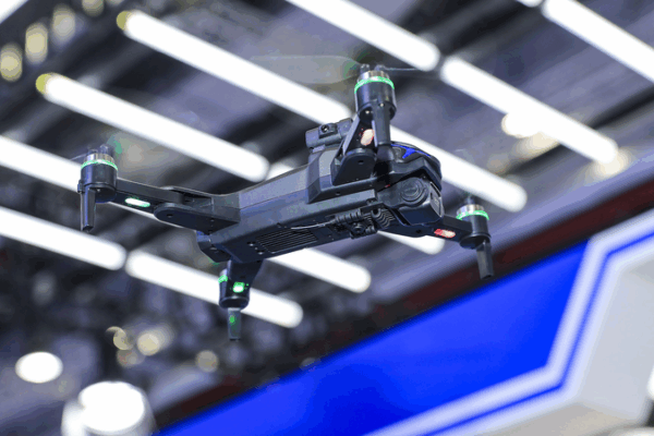 Bên trong Cuộc Chiến Chống Lại Các Drone Lạc Đường Bên trong Cuộc Chiến Chống Lại Các Drone Lạc Đường video poster