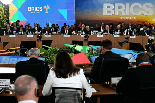 BRICS lên án các biện pháp trừng phạt đơn phương, kêu gọi sự đoàn kết của phương Nam toàn cầu BRICS lên án các biện pháp trừng phạt đơn phương, kêu gọi sự đoàn kết của phương Nam toàn cầu