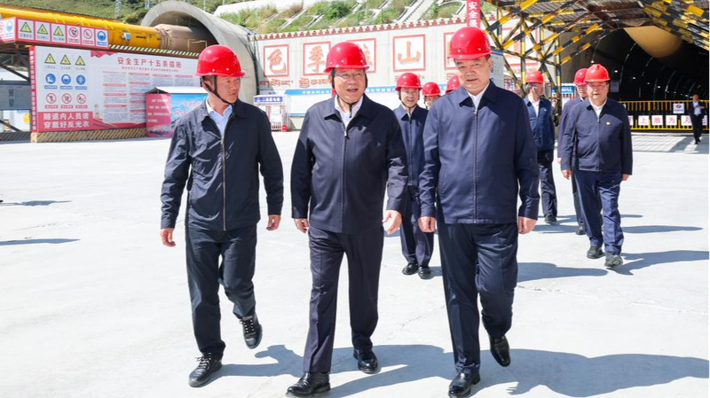 Thủ tướng Li ủng hộ các dự án chất lượng tại Tây Tạng Thủ tướng Li ủng hộ các dự án chất lượng tại Tây Tạng