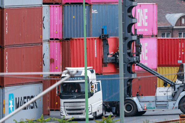 Các chuyên gia EU kêu gọi 'Doanh nghiệp lên hàng đầu' giữa căng thẳng thuế quan Mỹ