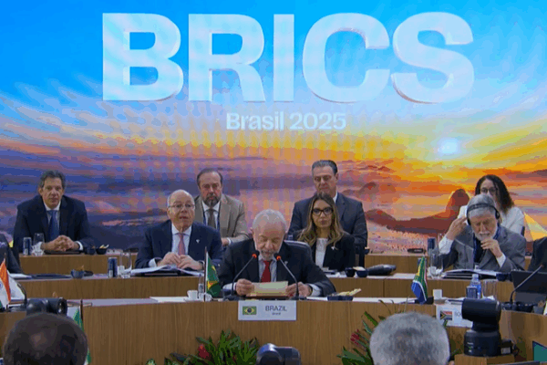 Hội nghị Thượng đỉnh BRICS ở Rio: Một Cú hích Mạnh mẽ cho Chủ nghĩa Đa phương Hội nghị Thượng đỉnh BRICS ở Rio: Một Cú hích Mạnh mẽ cho Chủ nghĩa Đa phương video poster