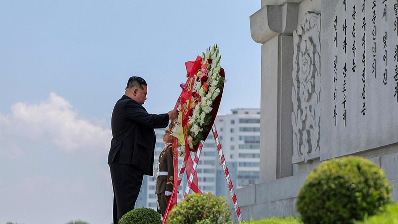 Lãnh đạo Triều Tiên tôn vinh Ngày Chiến thắng tại Tháp Hữu nghị Lãnh đạo Triều Tiên tôn vinh Ngày Chiến thắng tại Tháp Hữu nghị