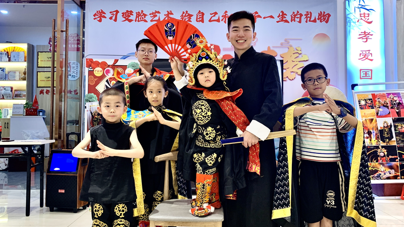 Trực tiếp: Phép thuật thay đổi khuôn mặt làm rực sáng Thành Đô mùa hè này Trực tiếp: Phép thuật thay đổi khuôn mặt làm rực sáng Thành Đô mùa hè này video poster