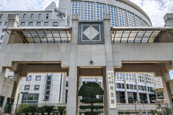 Trung Quốc Triệu Tập Đặc Phái Viên Nhật Bản Về Những Bình Luận Trong Sách Trắng Quốc Phòng 2025