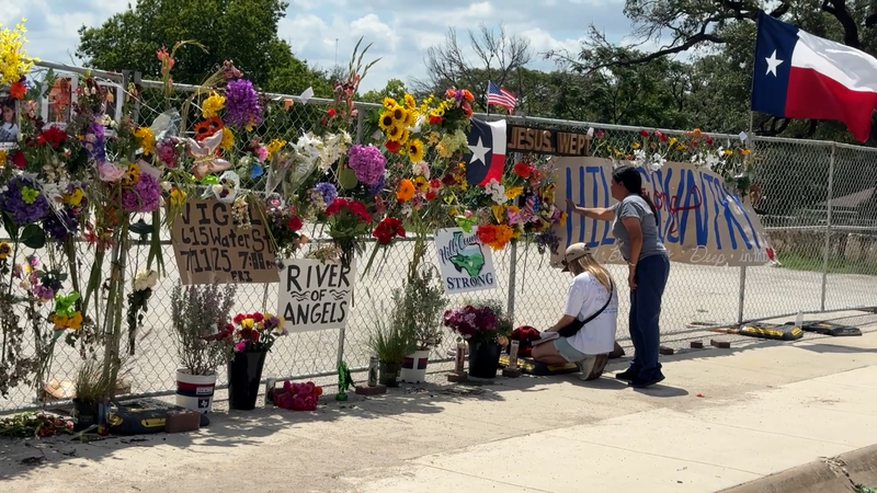 HXP70EPM94FMAB4J39ZK - Thế Giới Trong Tầm Tay Lũ lụt ở Texas gây ra phản ứng mạnh mẽ về sự chuẩn bị khẩn cấp video poster