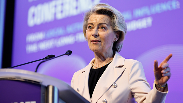 EU chuẩn bị để đối phó động thái áp thuế của Trump EU chuẩn bị để đối phó động thái áp thuế của Trump