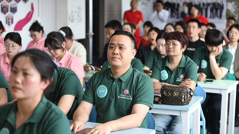 Trung Quốc Khởi Động Kế Hoạch 14 Điểm Tăng Cường Dịch Vụ Nội Địa