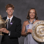 Swiatek và Sinner ăn mừng chiến thắng Wimbledon với một điệu nhảy