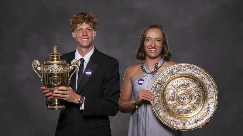 KNNB1NARGVBQO5Z7FGOF - Thế Giới Trong Tầm Tay Swiatek và Sinner ăn mừng chiến thắng Wimbledon với một điệu nhảy