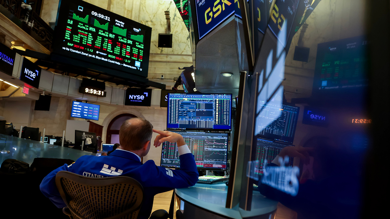 Chứng khoán Mỹ trái chiều khi Fed giữ nguyên lãi suất