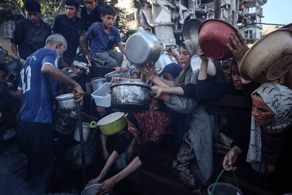 Chủ nhật bi thảm: 93 người tìm kiếm viện trợ bị giết trong cuộc đụng độ ở Gaza Chủ nhật bi thảm: 93 người tìm kiếm viện trợ bị giết trong cuộc đụng độ ở Gaza