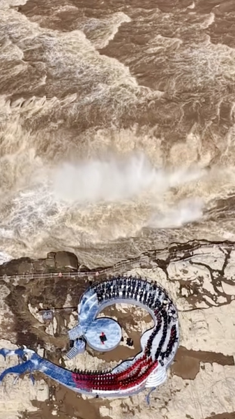 Tiếng Vọng của Sông Hoàng Hà: Một Buổi Biểu Diễn Âm Nhạc Xuyên Eo Biển video poster