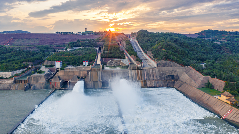 Bắt đầu xả bùn trên Sông Hoàng Hà tại Đập Xiaolangdi video poster