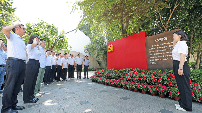 Các Thành Viên Trẻ Thắp Sáng Sự Đổi Mới CPC Các Thành Viên Trẻ Thắp Sáng Sự Đổi Mới CPC