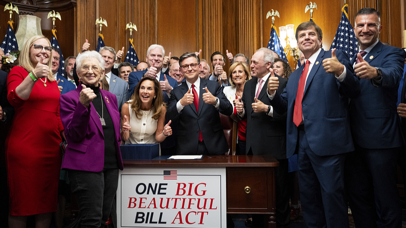 Dự luật lớn của Trump được thông qua trong gang tấc: Cắt giảm thuế lớn & Chuyển đổi chi tiêu Dự luật lớn của Trump được thông qua trong gang tấc: Cắt giảm thuế lớn & Chuyển đổi chi tiêu