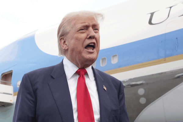 Trump bác bỏ việc được thông báo về các đề cập trong hồ sơ Epstein Trump bác bỏ việc được thông báo về các đề cập trong hồ sơ Epstein
