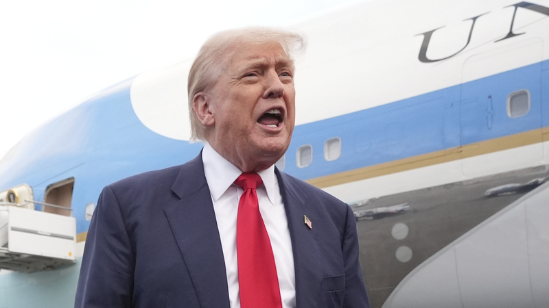 Trump bác bỏ việc được thông báo về các đề cập trong hồ sơ Epstein