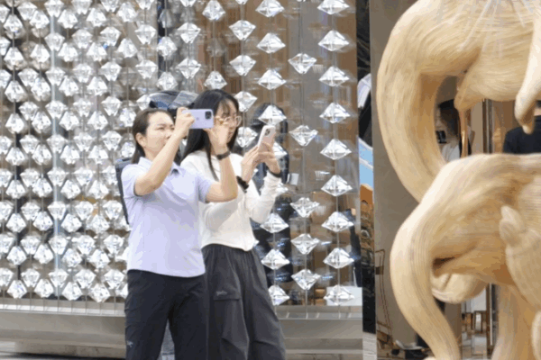 Thành phố mùa hè Thượng Hải khuấy động cuộc sống về đêm và hồi sinh bất động sản Thành phố mùa hè Thượng Hải khuấy động cuộc sống về đêm và hồi sinh bất động sản video poster