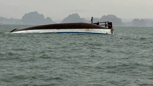Tai nạn tàu du lịch bi thảm ở Vịnh Hạ Long khiến 3 người chết, 10 người được cứu Tai nạn tàu du lịch bi thảm ở Vịnh Hạ Long khiến 3 người chết, 10 người được cứu