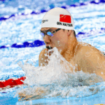 Qin Haiyang giành huy chương vàng bơi lội tại Giải vô địch Thể thao dưới nước Thế giới